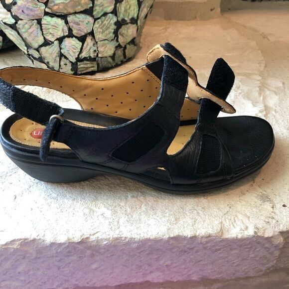 Unstructured Clark’s black sandals size 9.5N - Picture 8 of 8